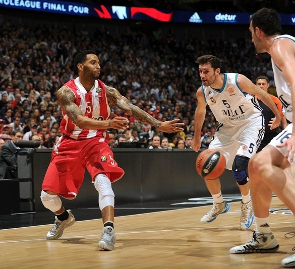 曼联旧将罗西：弗格森严肃中带着亲切体贴，待人就像父亲一样（曼联旧将罗西：弗格森严厉而温情，待人如父般体贴）