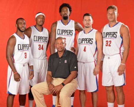 本菲卡2-0那不勒斯，里奥斯传射，巴雷罗破门（本菲卡2-0力克那不勒斯，里奥斯传射立功，巴雷罗建功）