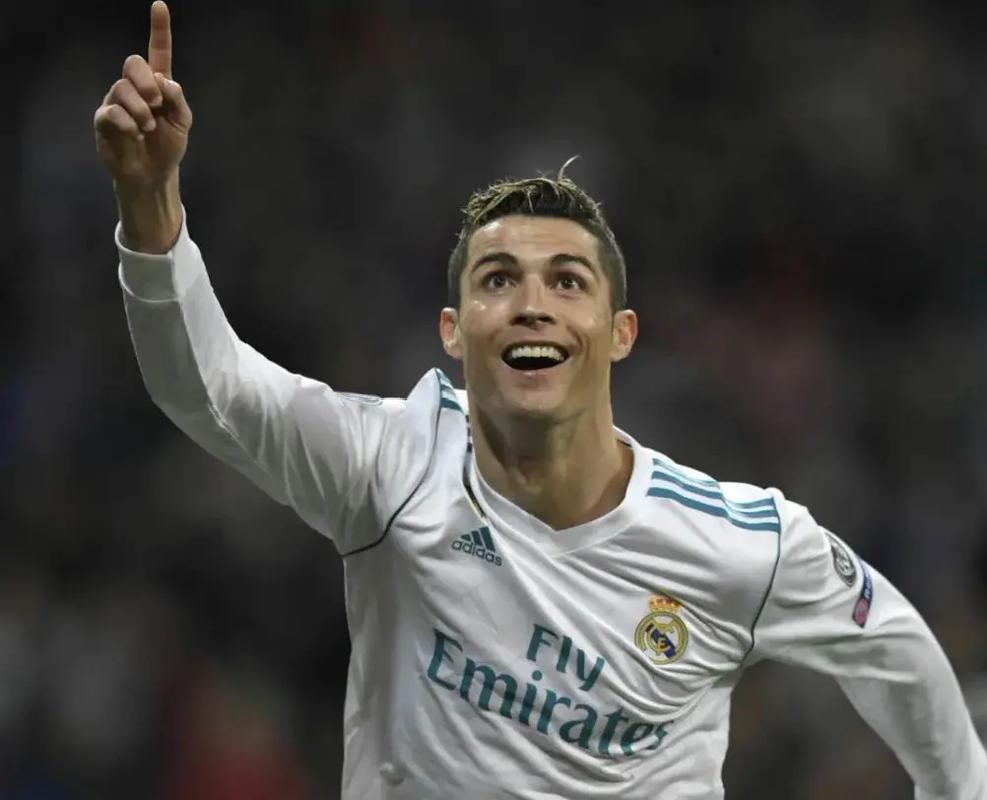 国米大胜晋级+三喜临门！迪乌夫撕掉水货标签，奥西利奥打出明牌