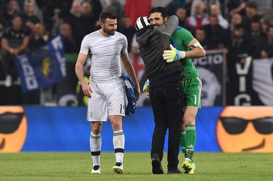 上赛季西甲最佳射手，姆巴佩领取皮奇奇奖（姆巴佩获颁皮奇奇奖，荣膺上赛季西甲射手王）