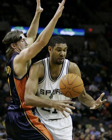 太阳主帅：马威对阵雷霆时小腿出现问题，他将缺席今天的比赛（太阳主帅：马威战雷霆时小腿不适，今日将缺阵）