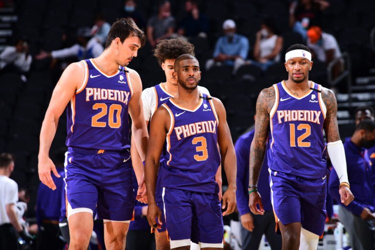 苏亚雷斯训练前讲话：降级责任在我，顺境和逆境我们都要接受（苏亚雷斯训前发言：降级责任我来扛，顺境逆境都要坦然接受）