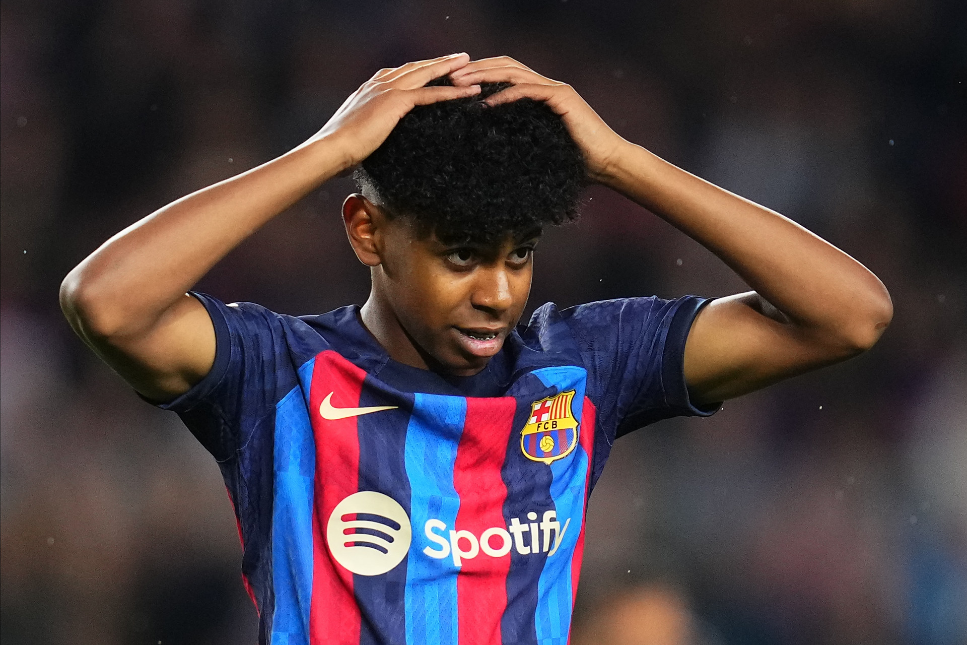 他像是在打全明星难度（他仿佛在挑战全明星难度）