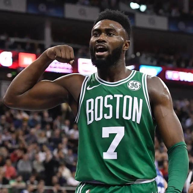 武磊受邀出席上海徐汇区足球超级联赛开幕式，并宣布比赛开幕（武磊亮相上海徐汇区足球超级联赛开幕式，宣布赛事正式启动）