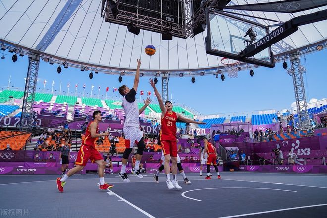 足球转会市场最新动态及趋势（足球转会风云：焦点动态与发展趋势）